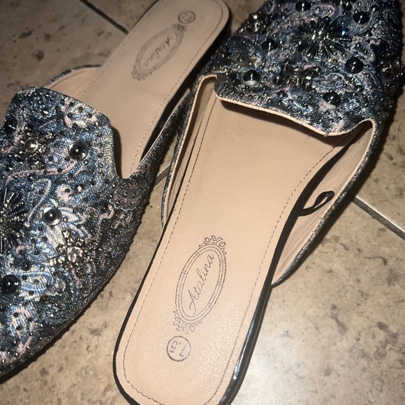 Flats - Picture 2 of 3